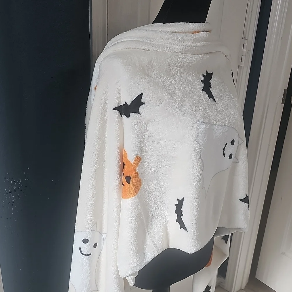 New Spooky Town Cozy Halloween Ghost Bat and Pumpkin Throw Blanket